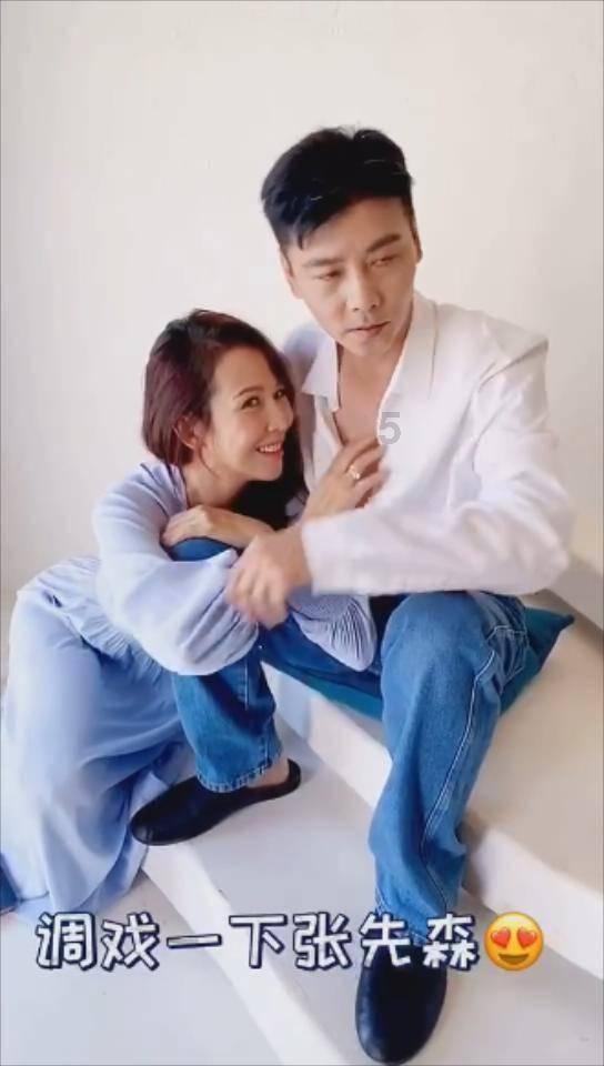 救援活泼小男孩