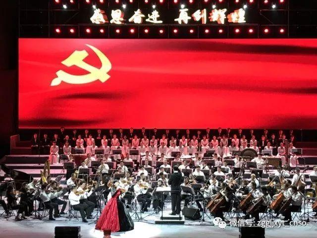 给82岁奶奶看搞笑吃播，奶奶非说这是东北那旮沓出来的！急求证！